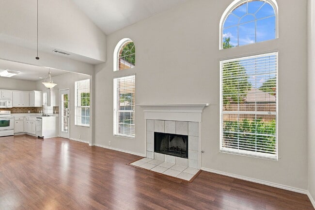 Building Photo - "Spacious Two-Story Home with Multiple Living Spaces and and Expansive Backyard!"