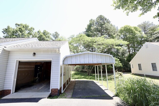 Building Photo - 9713 Pampas Dr