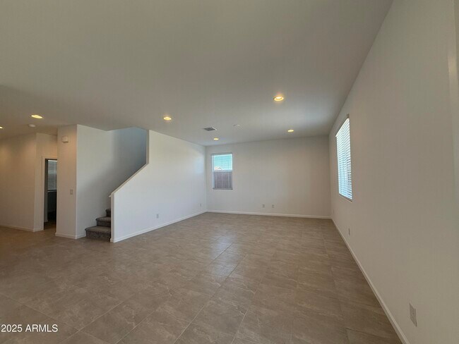 Building Photo - 9544 W Pinchot Ave