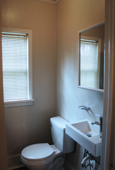 Building Photo - 2529 Napier Ave