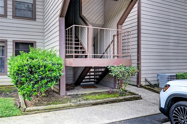 Building Photo - 12900 Walden Rd