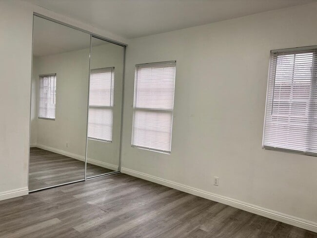 Building Photo - Charming 1-bedroom, 1-bath apartment located in a desirable area of Burbank.