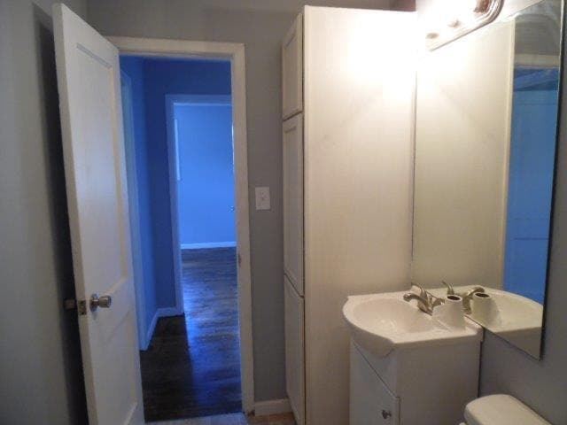 Building Photo - 2 BR 1 BA Duplex