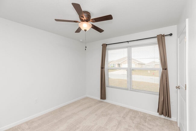 Building Photo - 1009 Limpkin St