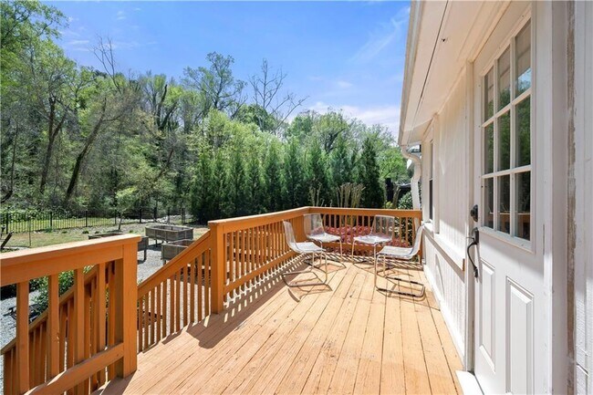 Building Photo - 4237 Rickenbacker Way NE