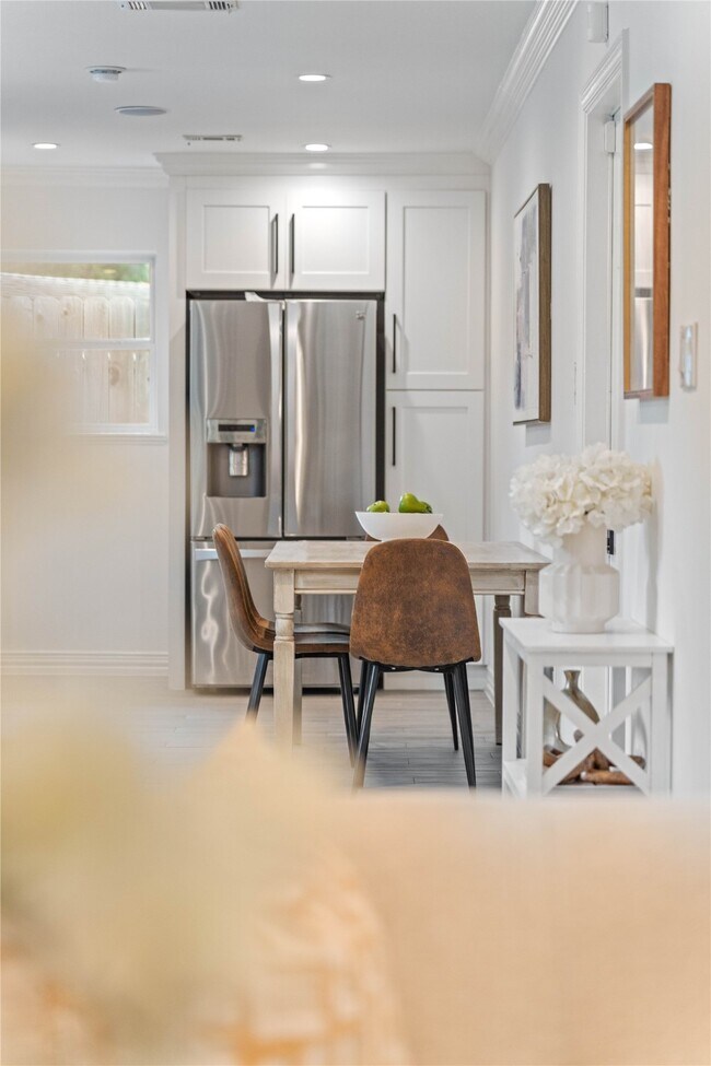 Building Photo - 9022 Quebec Dr