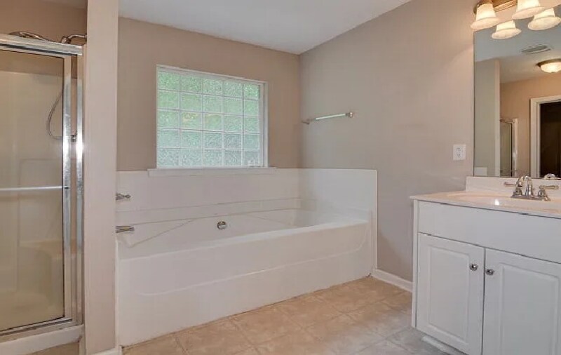 Building Photo - 3013 Parkridge Dr