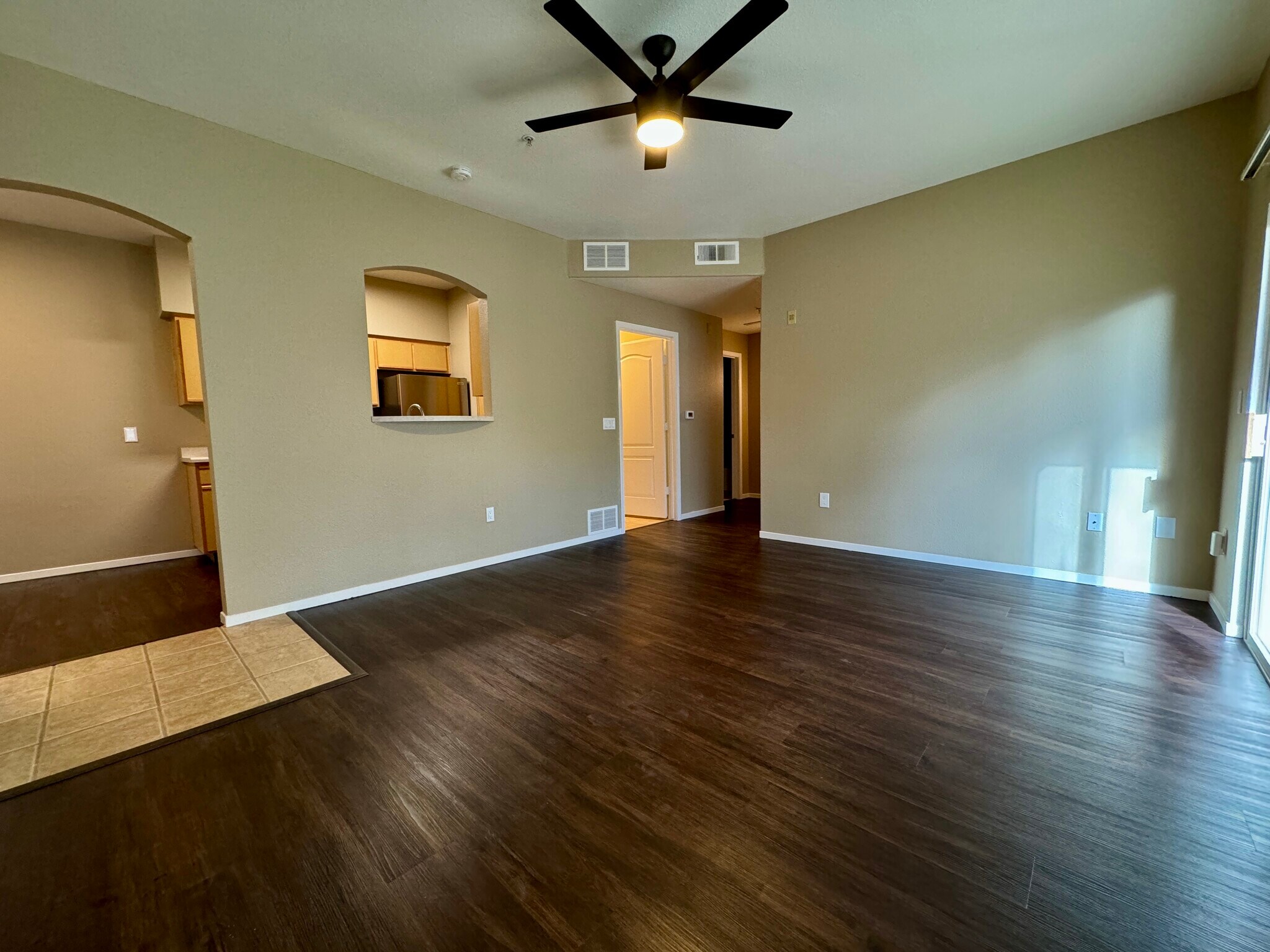 Living Rm - 6850 Sharlands Ave