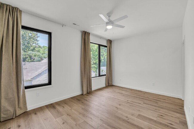 Building Photo - Brand-New Townhome Just Minutes from Downt...