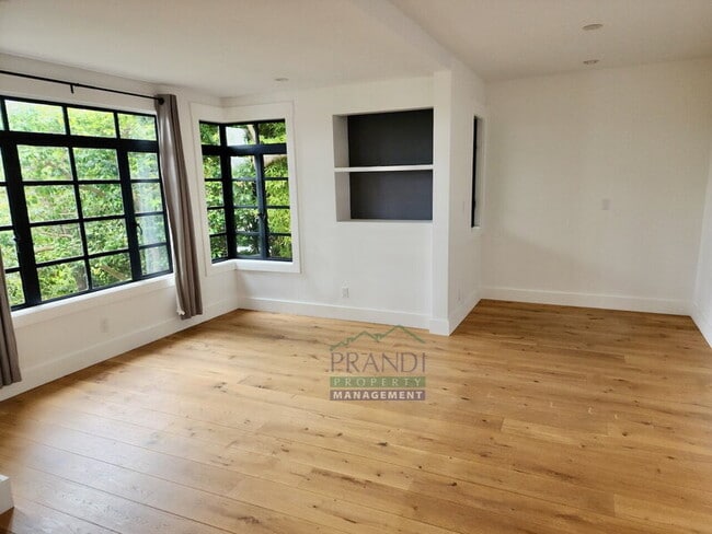 Building Photo - 263 Glen Dr