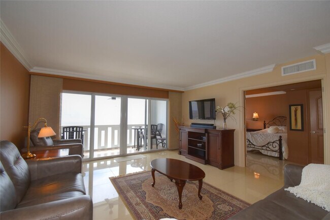 Building Photo - 1012 N Ocean Blvd