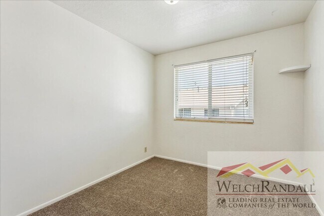 Building Photo - Cozy & Convenient 2-Bed, 1-Bath Condo in Roy!