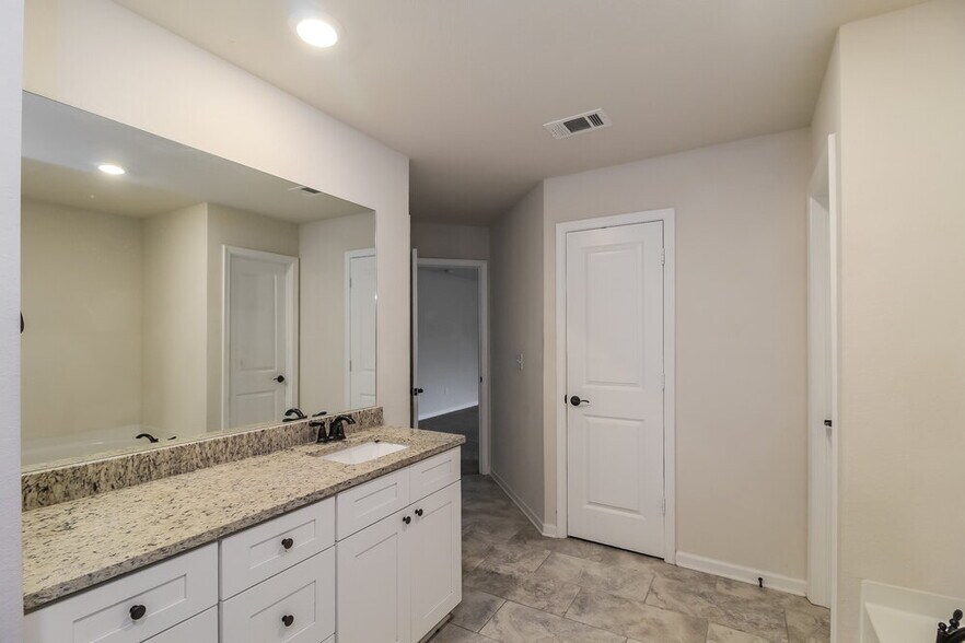 Building Photo - 445 Samara Ct