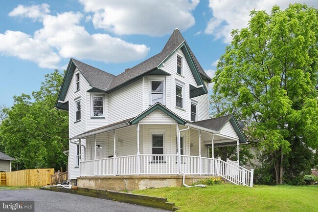 Building Photo - 134 S Main St