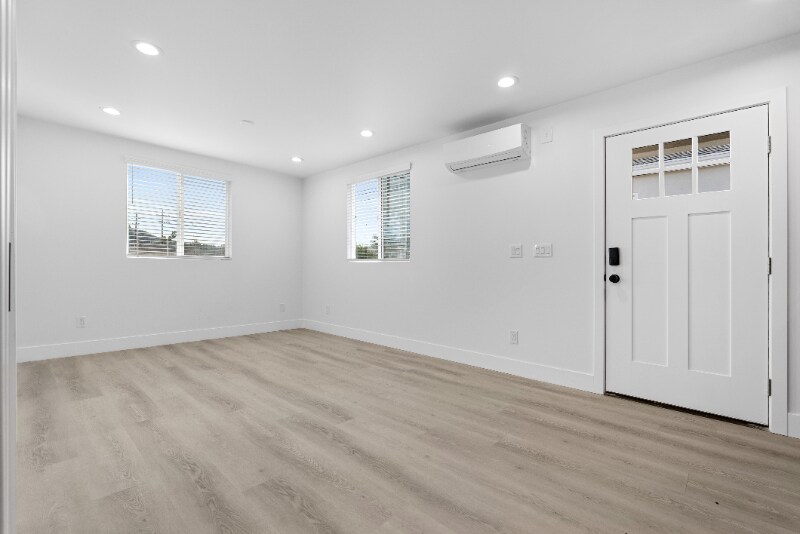 Building Photo - 232 N Hollywood Way