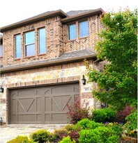 Building Photo - 4824 Pasadena Dr