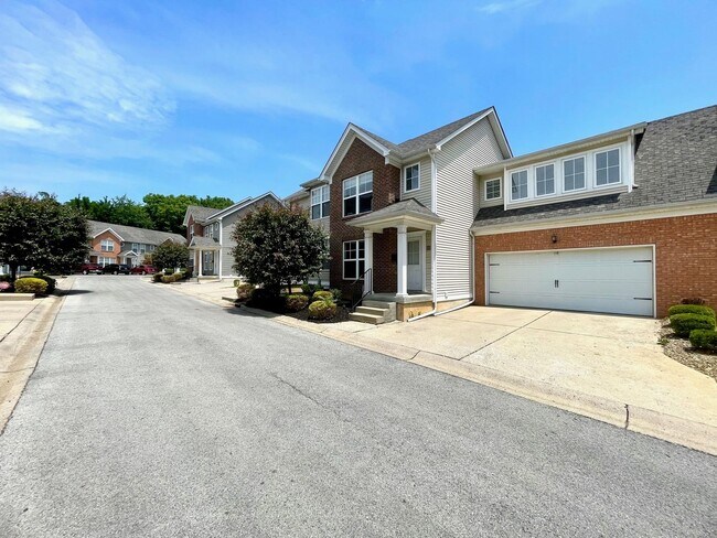Building Photo - Clifton Heights Townhome!