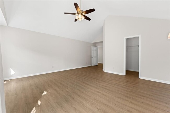 Building Photo - 386 Creek Manor Way