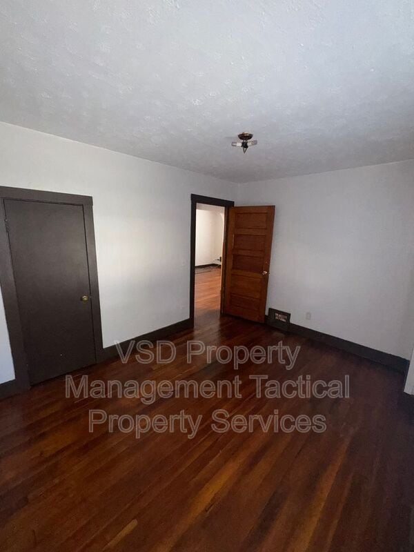 Building Photo - 2907 Oakwood Ave