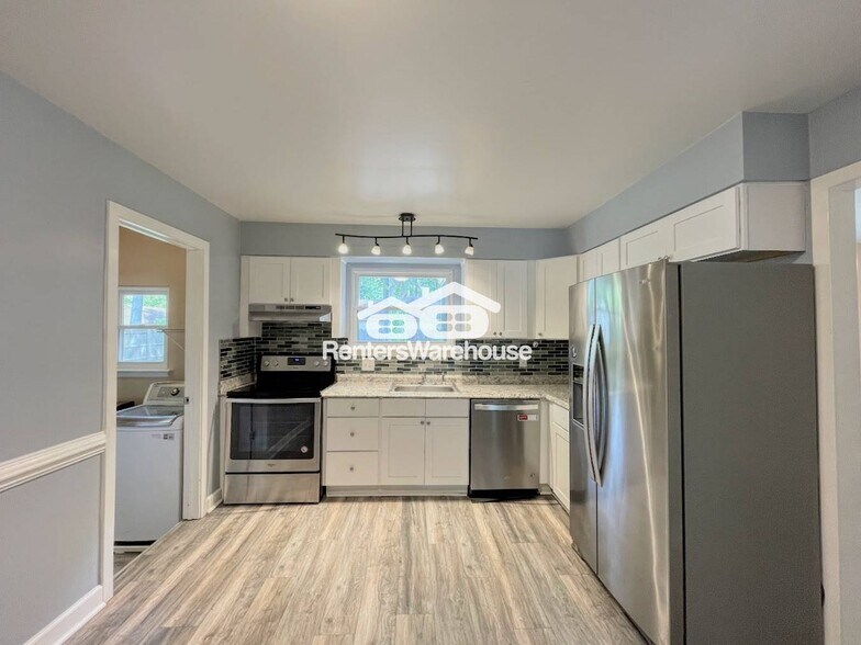 Building Photo - 5736 Avalon Woods Dr