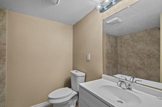 Building Photo - 2802 Sealy Ave