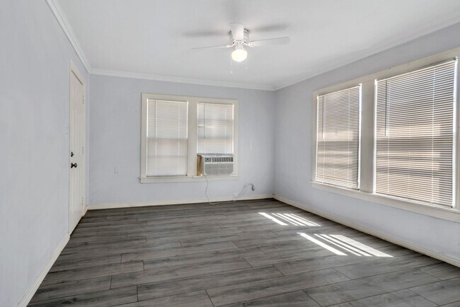 Building Photo - 305 N Robinson St
