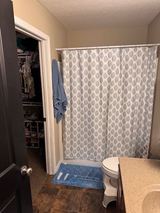 Building Photo - 2 bed / 2.5bath - Luxury Apartment on Marshall Campus