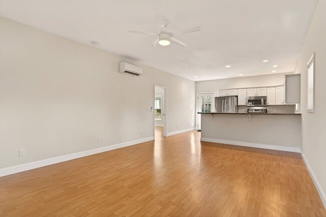Building Photo - Black Mountain Long Term Rental!