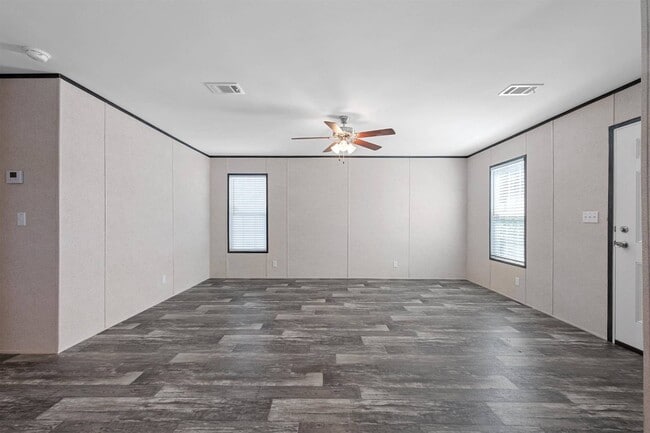 Building Photo - 309 W Buell Dr