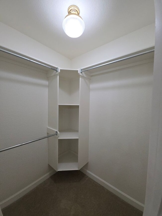 Building Photo - 2102 S Greenwich Ave