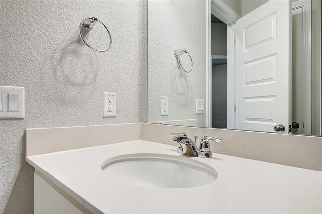 Building Photo - 108 Peruvian Ln