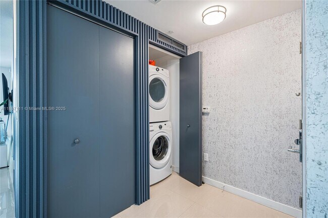 Building Photo - 488 NE 18th St