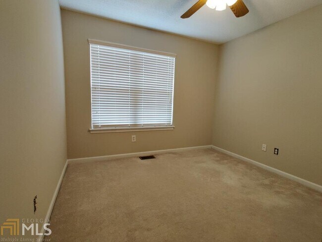 Building Photo - 1529 Roberts Dr SE
