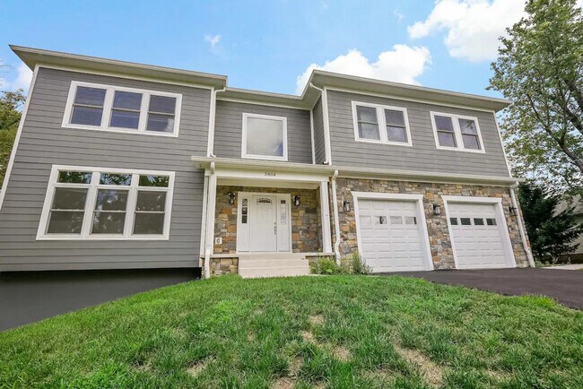 Building Photo - 5804 Poplar Ln