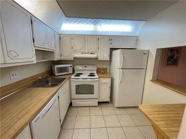 Building Photo - 9233 SW 8th St