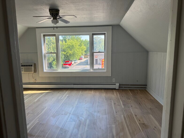 Living room - new flooring - N89W15958 Main St