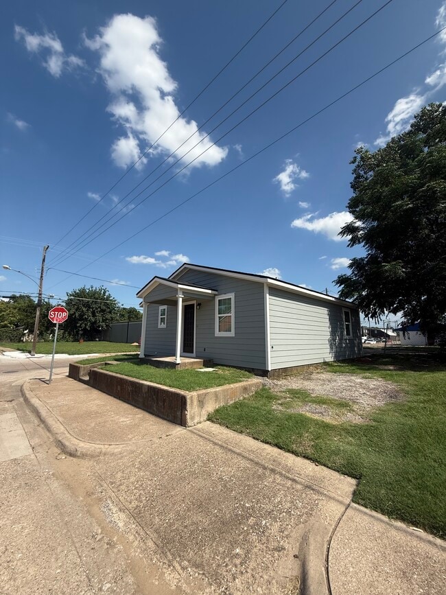 Building Photo - 1702 Pueblo St