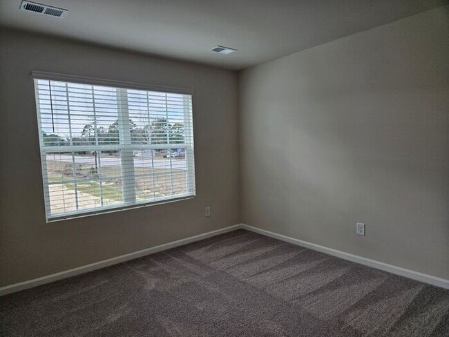 Building Photo - Taylor Hill