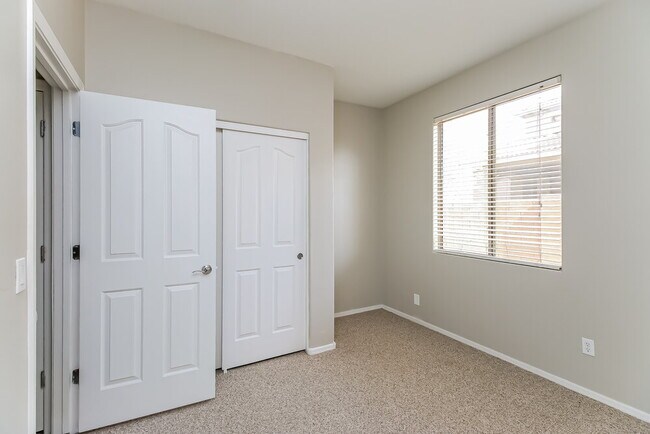 Building Photo - 3433 E Arianna Ave