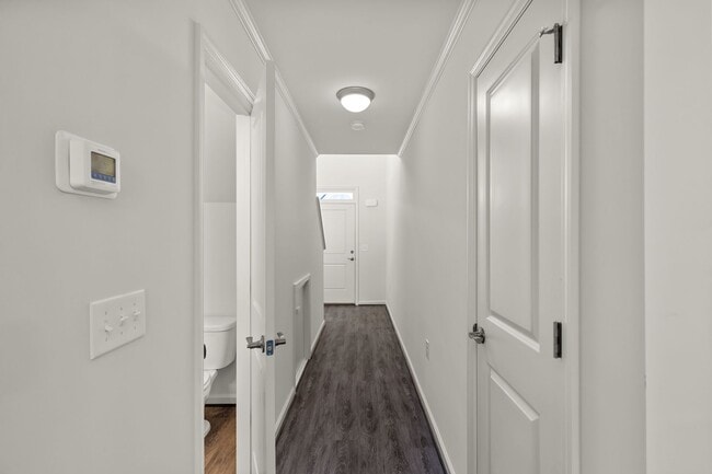 Building Photo - 2 Bed 2.5 Bath Townhome