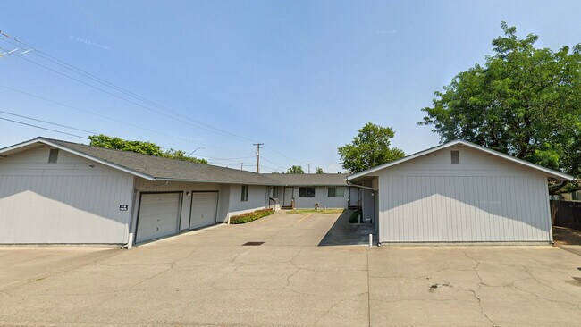 4-Plex Complex - 1606 E Alder St