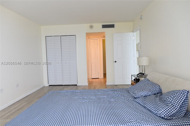 Building Photo - 5555 Collins Ave