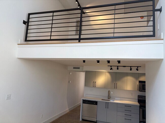 Building Photo - One bedroom loft in Midtown OKC!