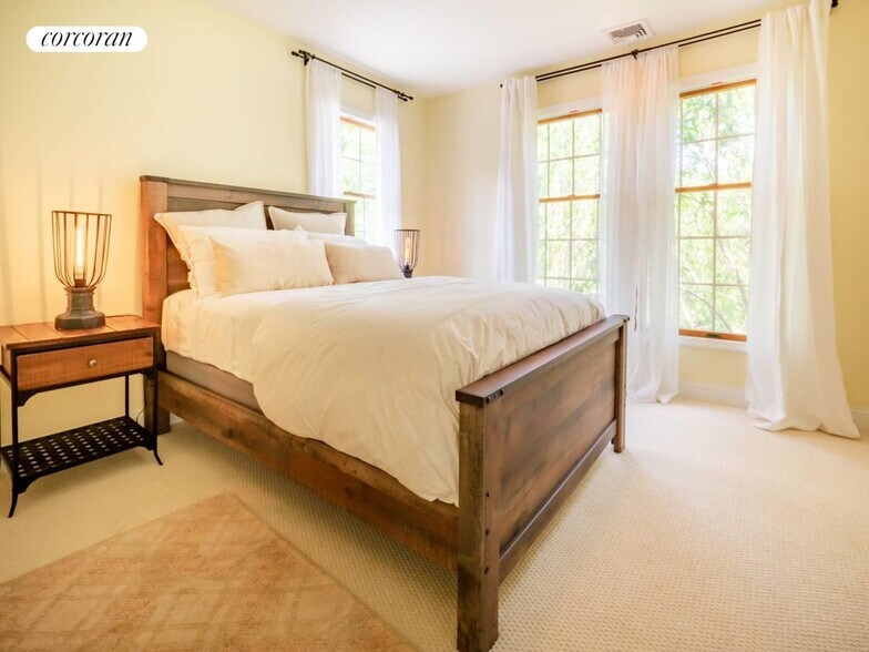 Building Photo - 1532 Noyac Road