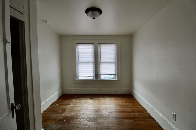 Building Photo - 805 S High St