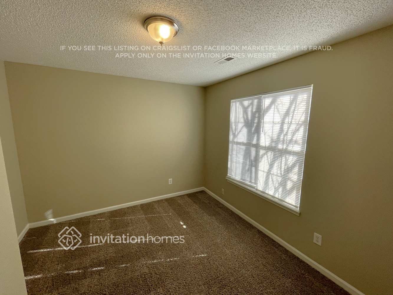 Building Photo - 3869 Longwood Dr SW