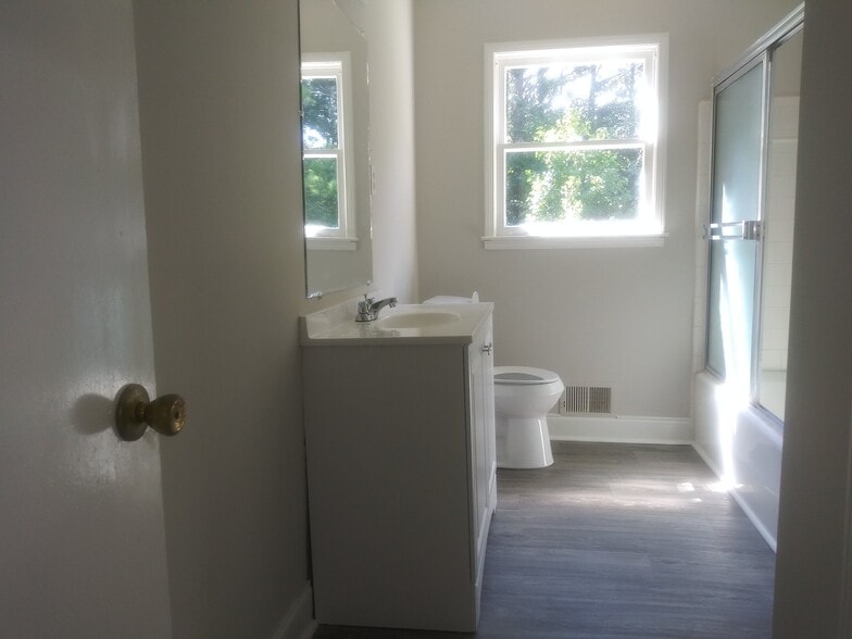 Building Photo - 3150 Sandy Plains Rd