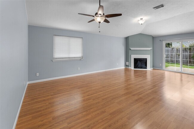 Building Photo - 1735 Oak Ridge Dr