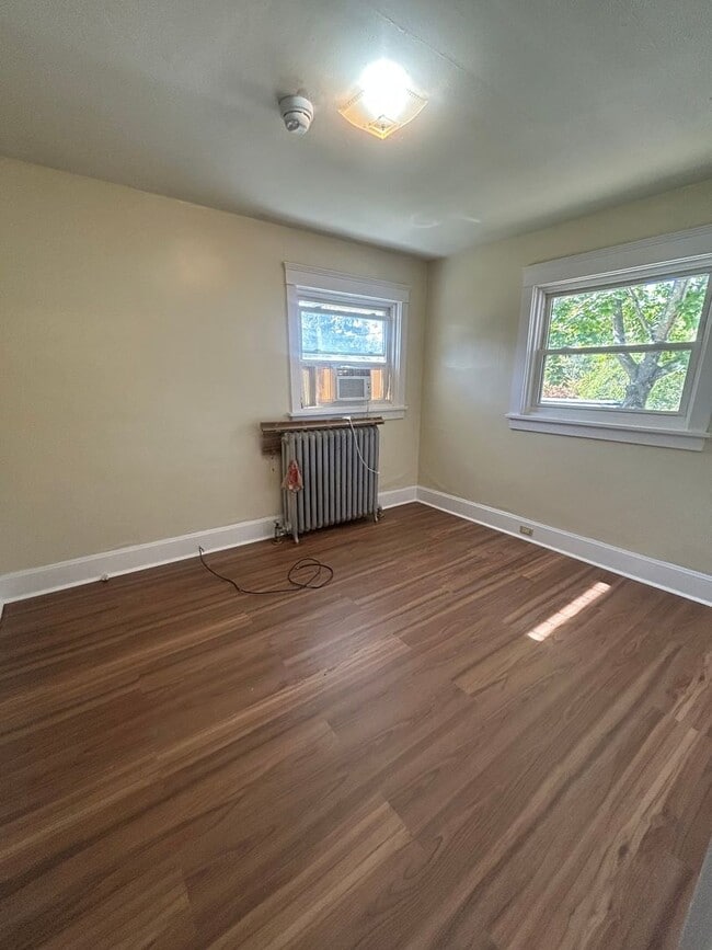 Building Photo - Charming 3-Bed, 1-Bath Home on Gill Street...
