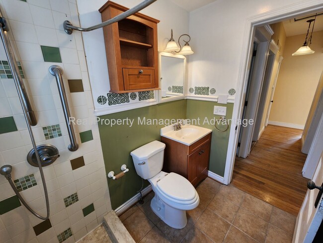 Building Photo - 4 Bedrooms, Endless Charm and Steps from D...